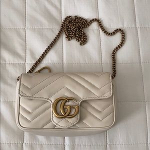 GG Marmont matelassé leather super mini bag white